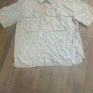 Magellan Outdoors Green and White Casual Button Down Shirt